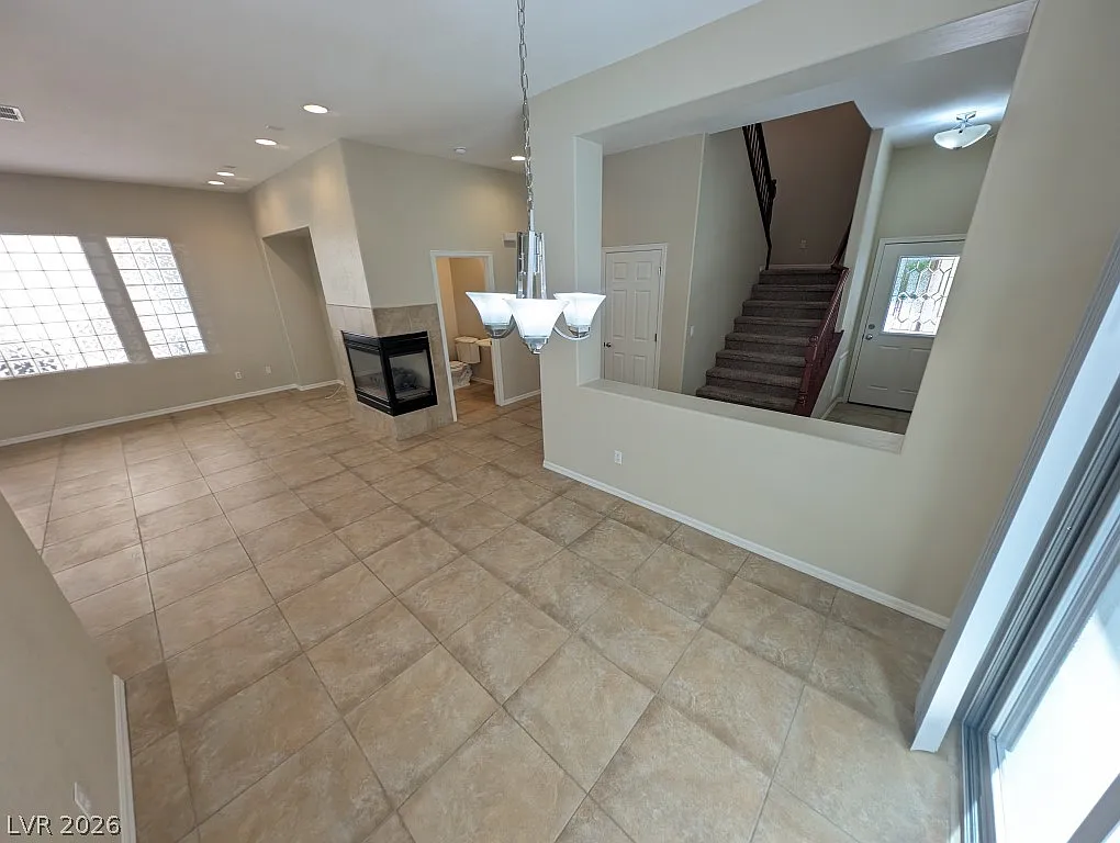 3 bed, 2.5 bath, 2817 sqft, $2,400 — Photo 4