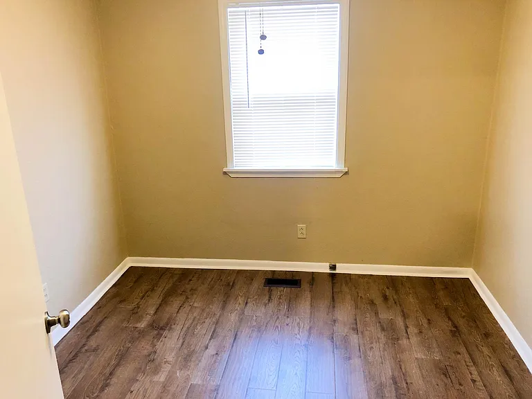 9405 Lew Cir #B — Photo 13