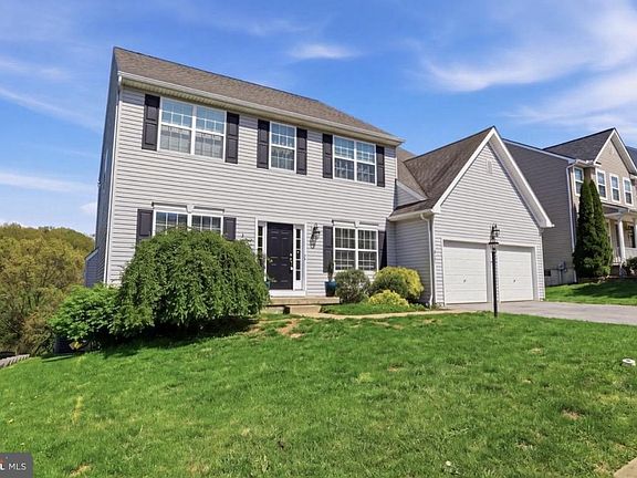 3rd image of 215 Azalea Dr