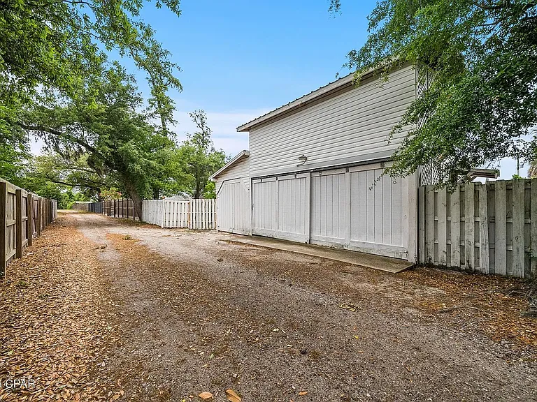 321 S Bonita Ave — Photo 25