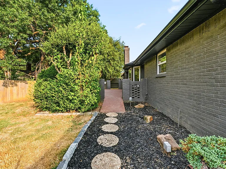 6655 S 67th East Ave — Photo 55