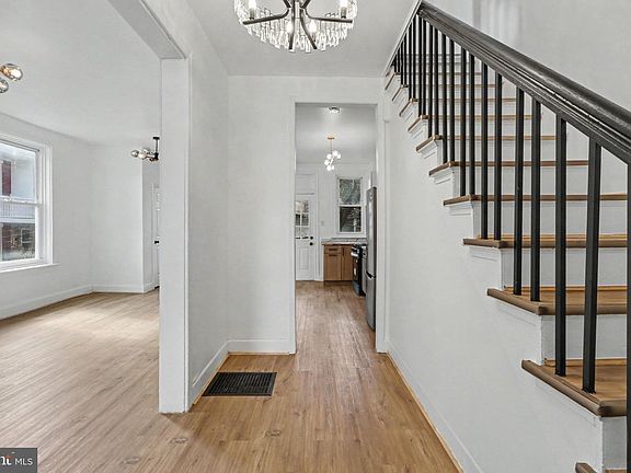 4th image of 1712 Elm St