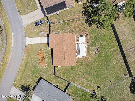 3rd image of 507 Bounty Ave NE