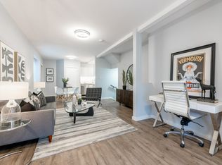 388 Manning Ave UNIT B, Toronto, ON M6G2V7