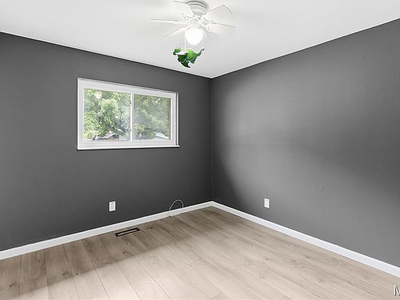 2nd image of 3 Petersburg Ct