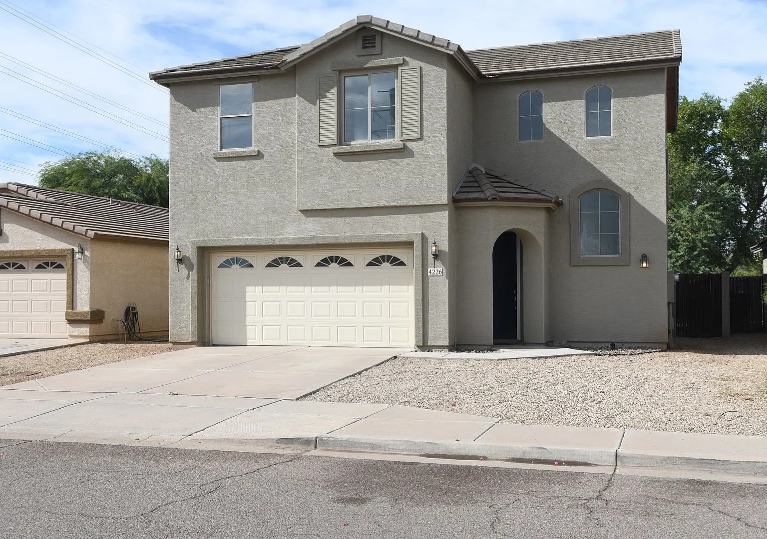 Updated 3 Br+Loft 2.5 Ba 2 Cg Home Near Loop 202 and Broadway in Phoenix — Photo 1