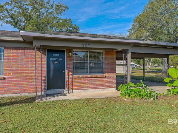 207 NE 3rd St, Summerdale, AL 36580