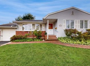39 Florence Dr, Syosset, NY 11791