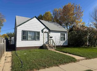 913 5th St SW, Minot, ND 58701