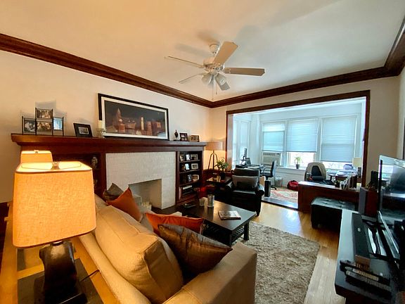 3rd image of 5534 N Winthrop Ave #3