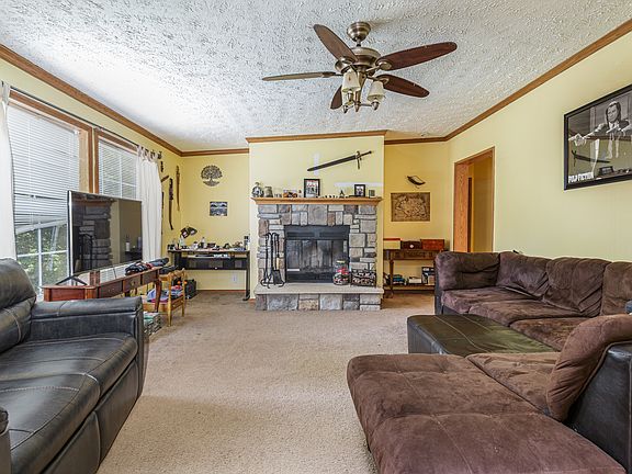 3rd image of 1641 Greenwell Dr