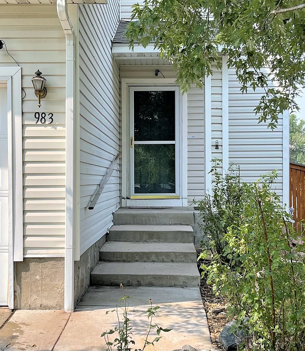 983 Canary Ct — Photo 2