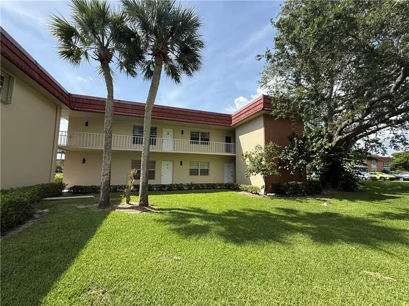 99 Spring Lake Dr APT 101, Vero Beach, FL 32962
