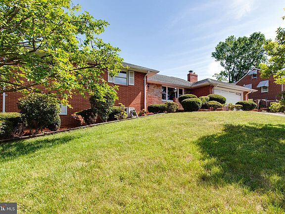 3rd image of 4008 Pinedale Dr