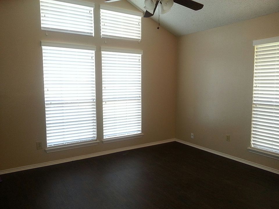 2nd image of 111 Peachtree Ct APT D