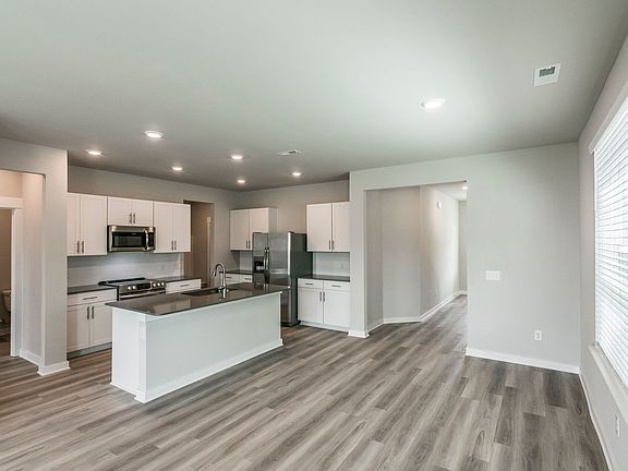 4th image of 3127 Lamond Dr