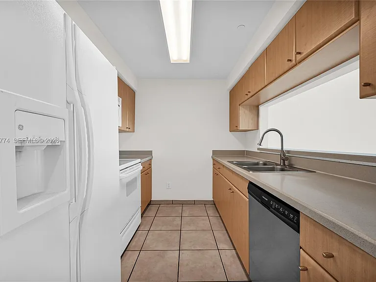 1865 Brickell Ave — Photo 17