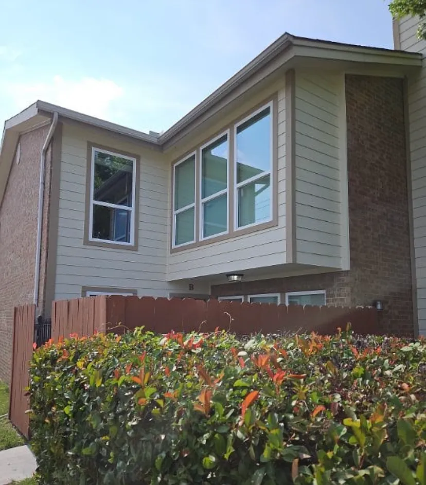 2 bed, 2.5 bath, 1128 sqft, $1,425 — Photo 1