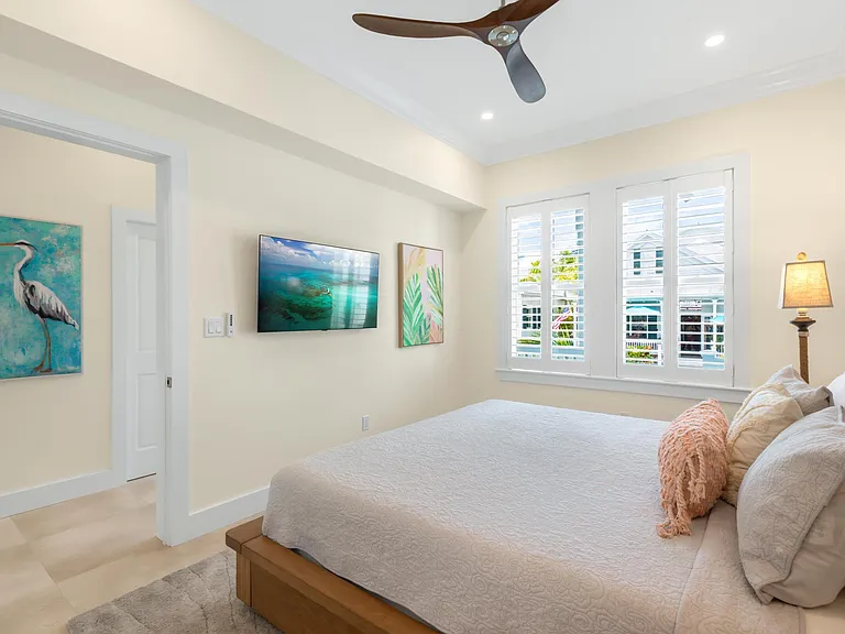 710 Caroline St — Photo 17