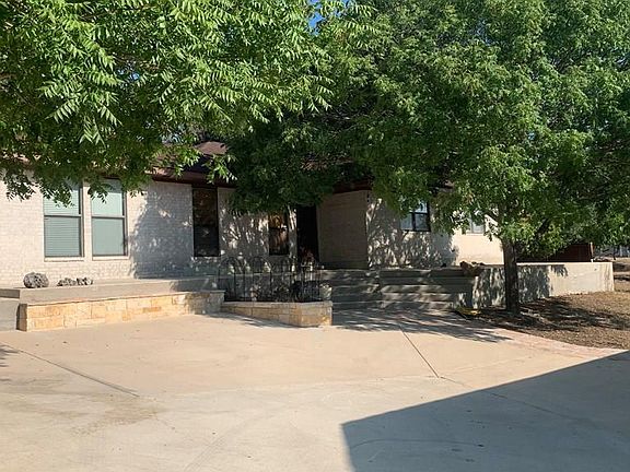 2nd image of 1505 Nixon Ln