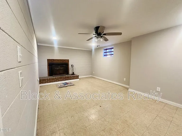 405 N Main St — Photo 17