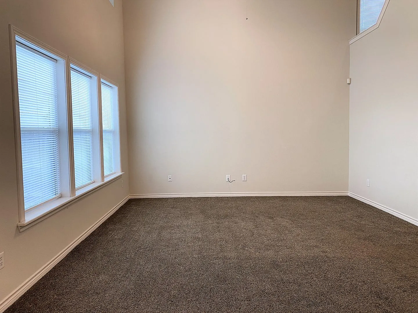 3- Bedroom with Lots of Amenities — Photo 2