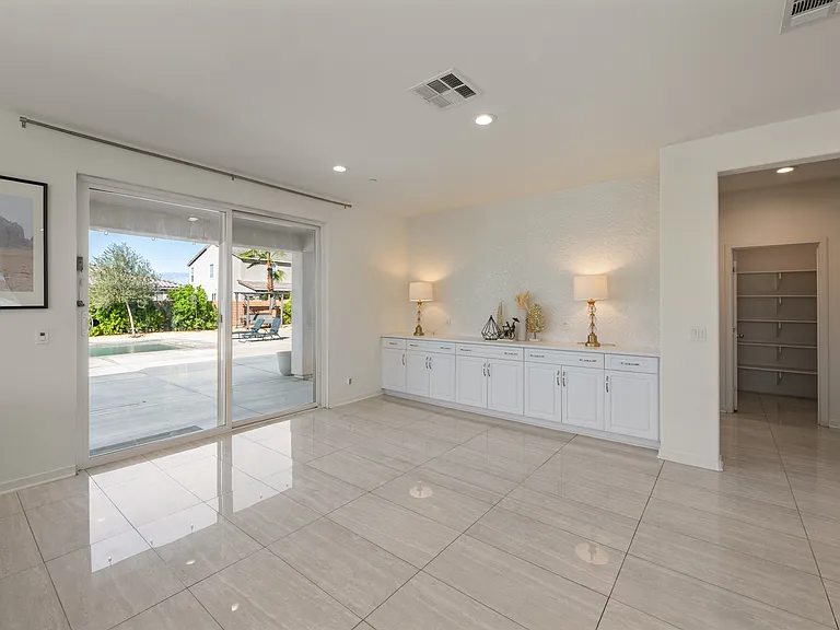 50105 Rocamora St — Photo 9