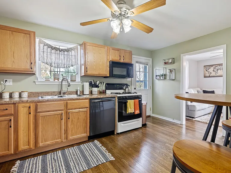 3331 Wallace Dr — Photo 11