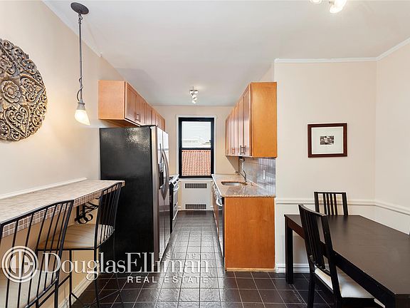 2nd image of 40 Prospect Park W APT 5H
