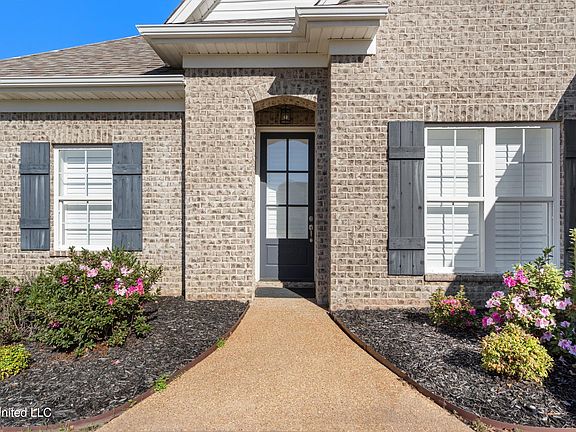 2nd image of 3238 Vineyard Dr