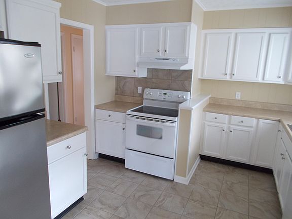 3rd image of 3804 NE Essary Dr