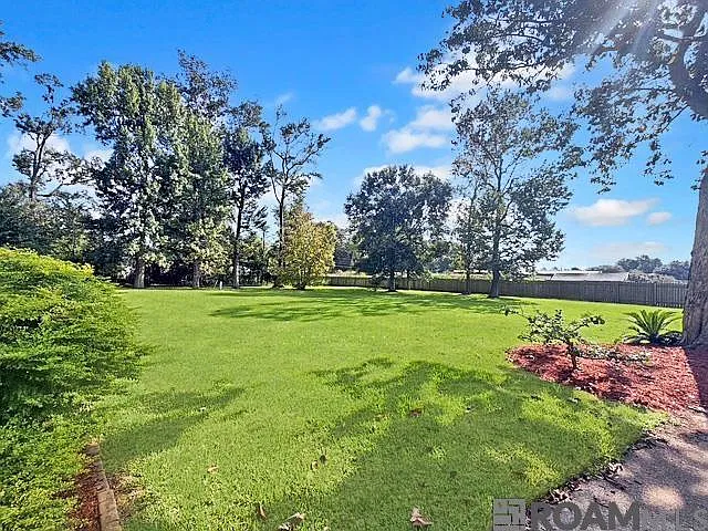 5 bed, 4051 sqft, $3,850 — Photo 3