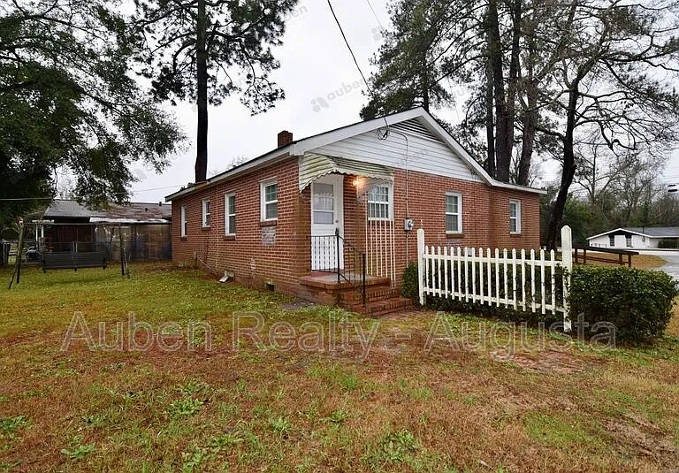 1430 Jackson Rd — Photo 2