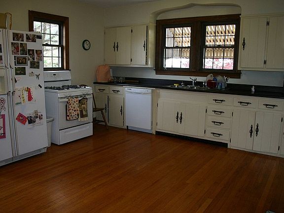 4th image of 1105 N Craig Ave