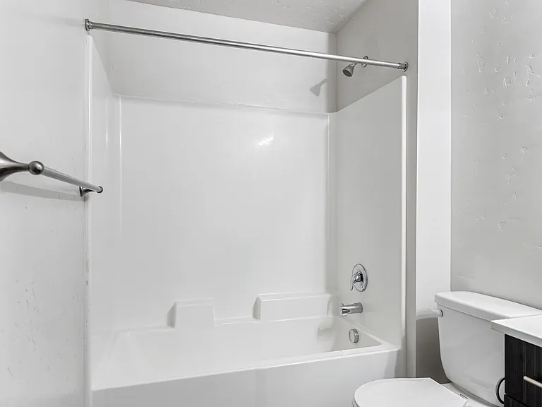Quail Point Apartments — Photo 7