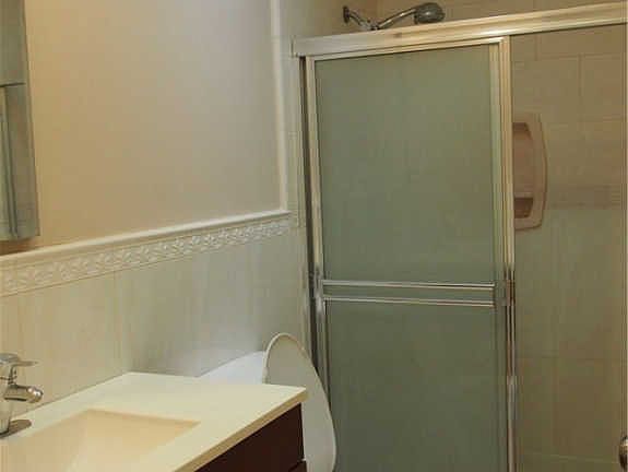 5th image of 733 Sandsprings Dr