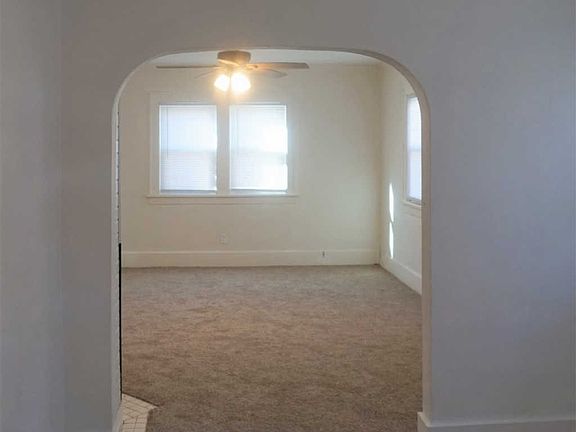 4th image of 1108 Edgewater Ave