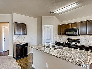 3 bed, 1478 sqft, $1,865 — Photo 2