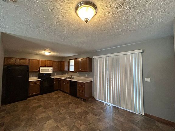 3rd image of 1317 Urban Ave