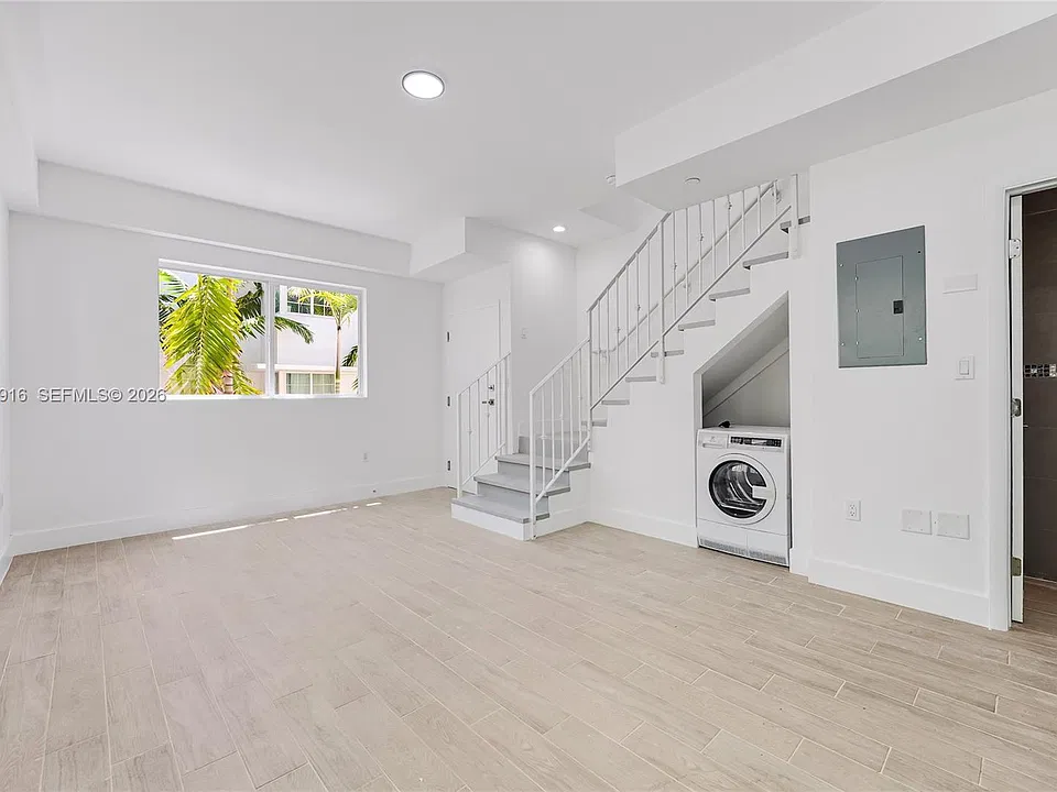 1519 Pennsylvania Ave #9