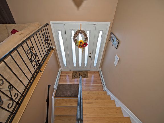3rd image of 3546 Bayview St
