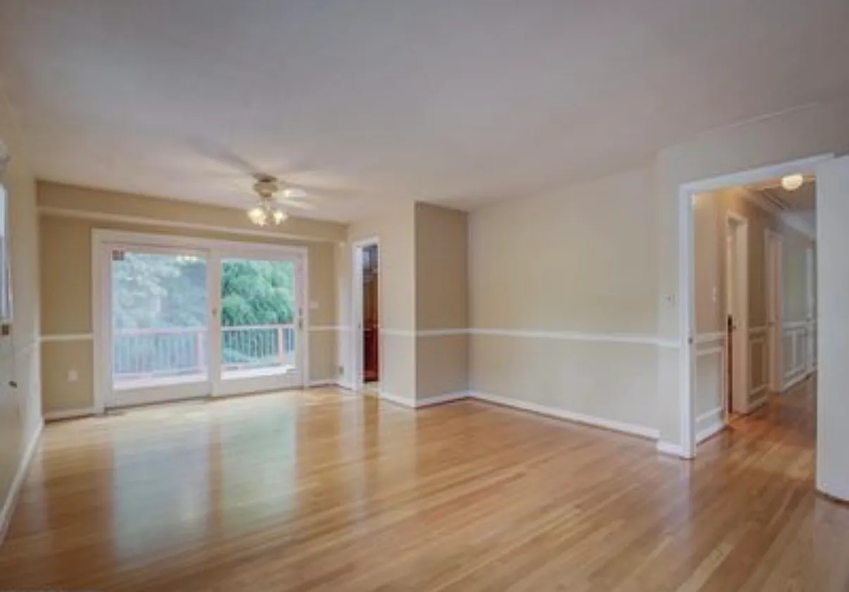 4 bed, 3729 sqft, $4,900 — Photo 3