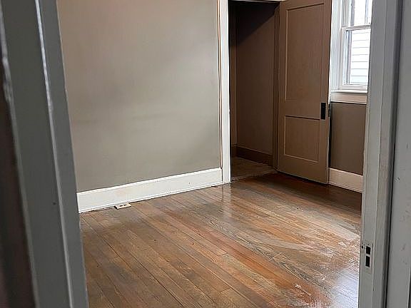 3rd image of 245 Long St