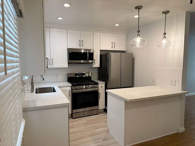 4123 1/2 W Toluca Lake Ave #4123-1/2 — Photo 2