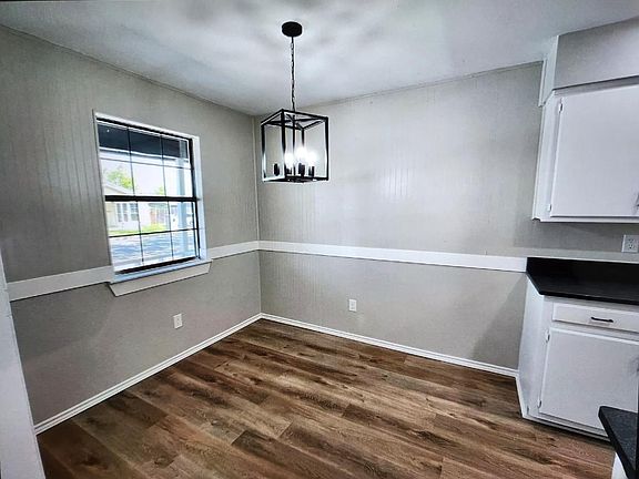 4th image of 210 Park St W