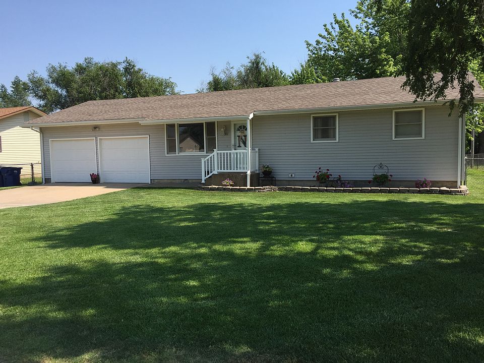 1st image of 311 E Avenue B