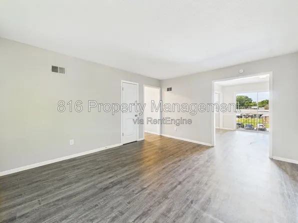 8034 Campbell St, Kansas City, MO 64131