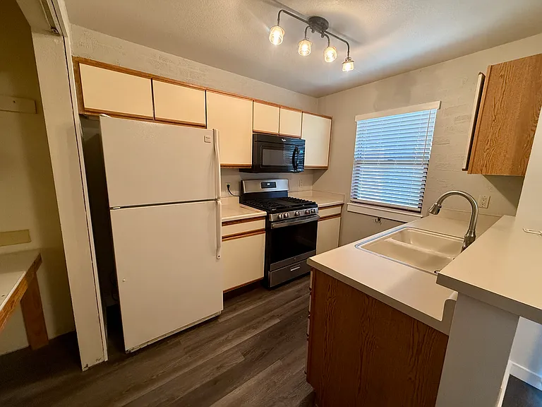 127 Iveystone Ct — Photo 2
