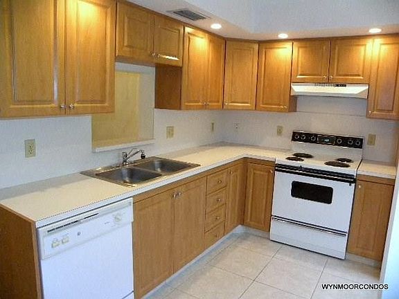 3rd image of 2001 Granada Drive #02