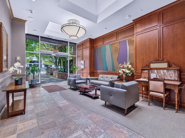 5770 Oak St #213, Vancouver, BC V6M 4M5